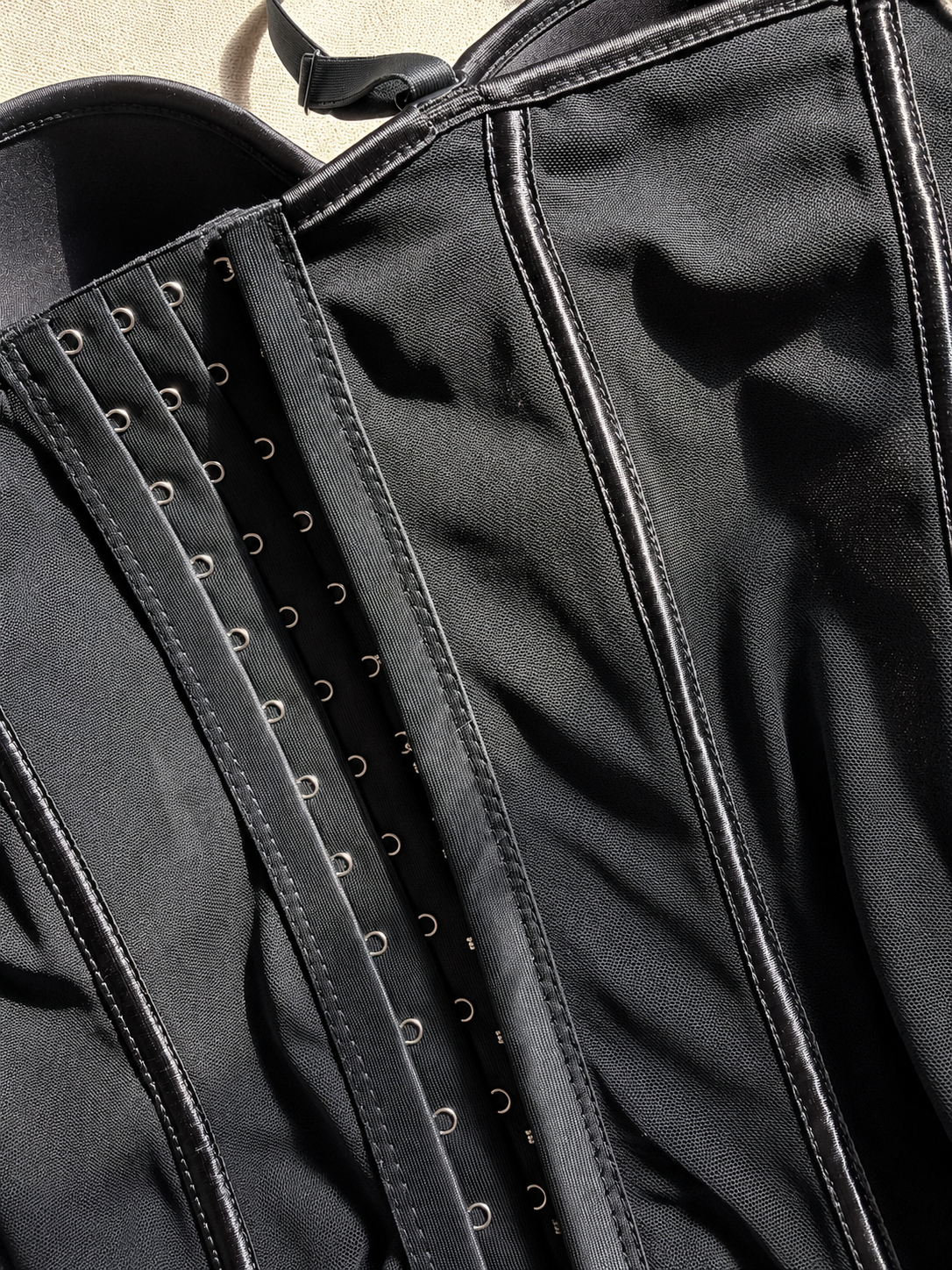 CORSET ENCAJE Y LENTEJUELAS