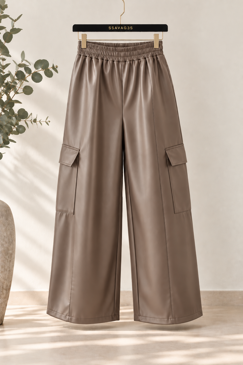 PANTALÓN CARGO EFECTO PIEL